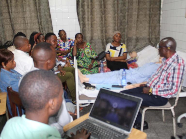 Séances de démonstration sur l’utilisation des appareils et instruments de diagnostic en soins oculaires en L1 soins oculaires du CFOAC – ISTM /Kinshasa